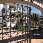 Three-bedroom In Медулин