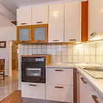 Three-bedroom In Lejlighed