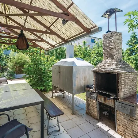 3 Bedroom Awesome In * Medulin