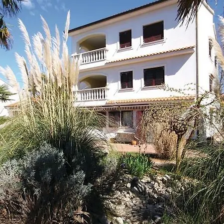 Three-bedroom In 梅杜林