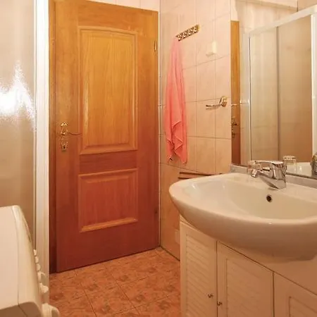 Apartment 3 Bedroom Awesome In Medulin