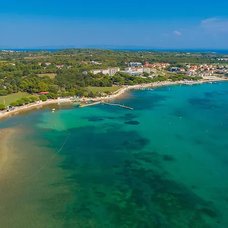 Three-bedroom In Lägenhet *