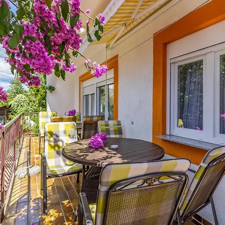 Apartment Three-bedroom In Medulin