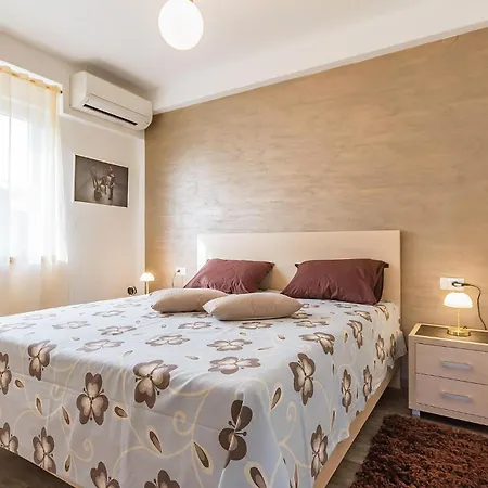 Apartment Three-bedroom In Medulin
