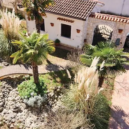 3 Bedroom Awesome In Apartment *