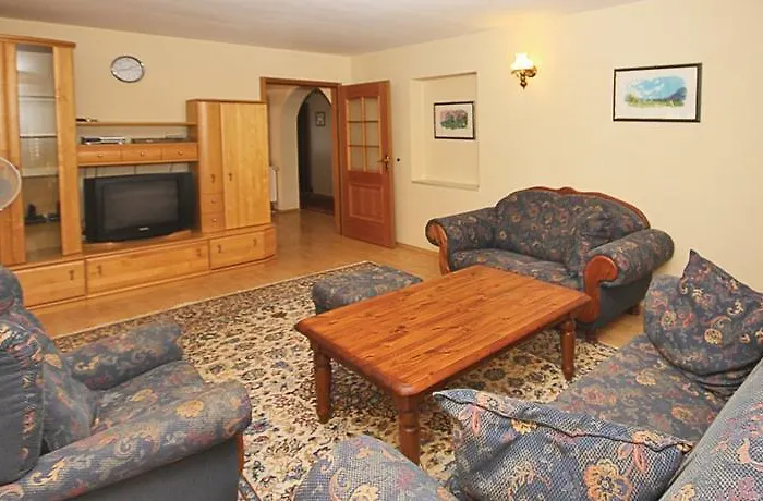 Three-bedroom In 아파트 *