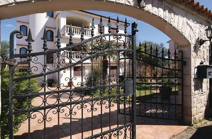 Three-bedroom In Medulin