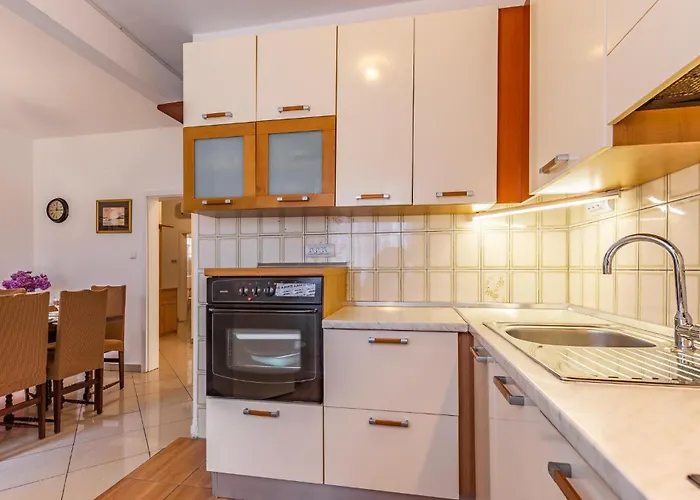 Three-bedroom In Lägenhet