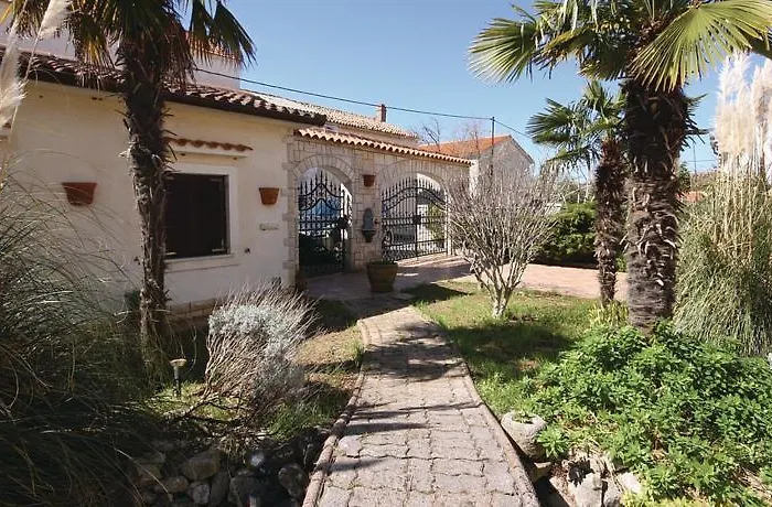 Three-bedroom In 아파트