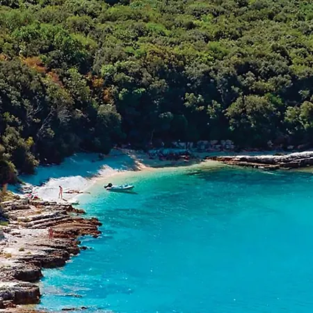 Three-bedroom In Apartament *