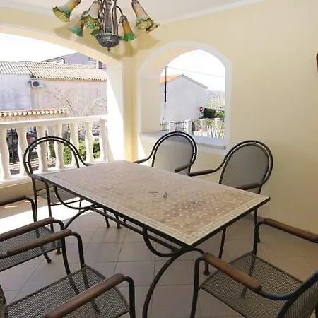 Apartment 3 Bedroom Awesome In Medulin