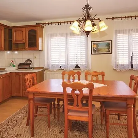 Three-bedroom In Apartament Medulin