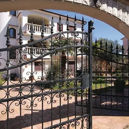 Three-bedroom In Medulin