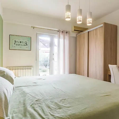 Apartment 3 Bedroom Awesome In *