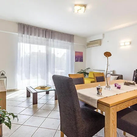 Apartment Three-bedroom In