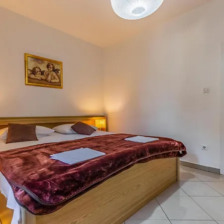 Apartment Three-bedroom In