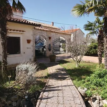 Three-bedroom In Apartament