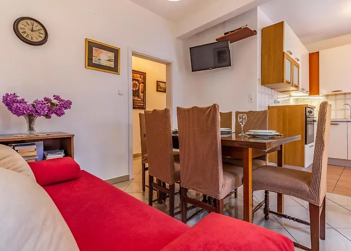 Three-bedroom In Appartement