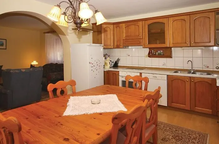 Appartement Three-bedroom In *