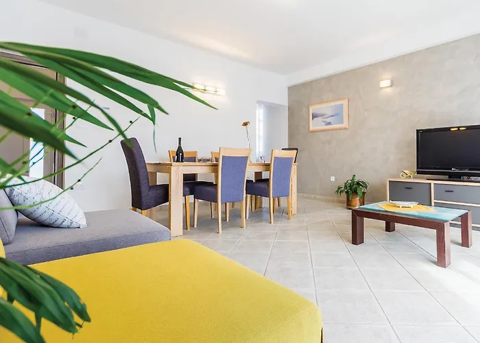 Appartement Three-bedroom In *