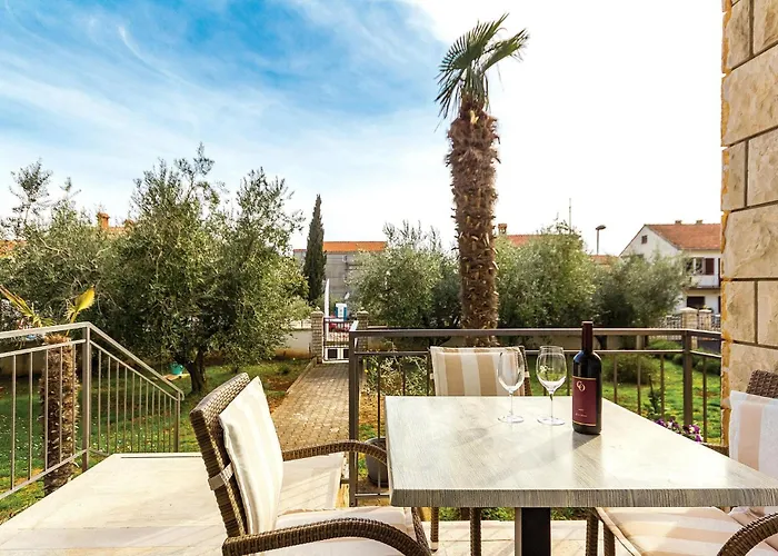 Appartement Three-bedroom In *