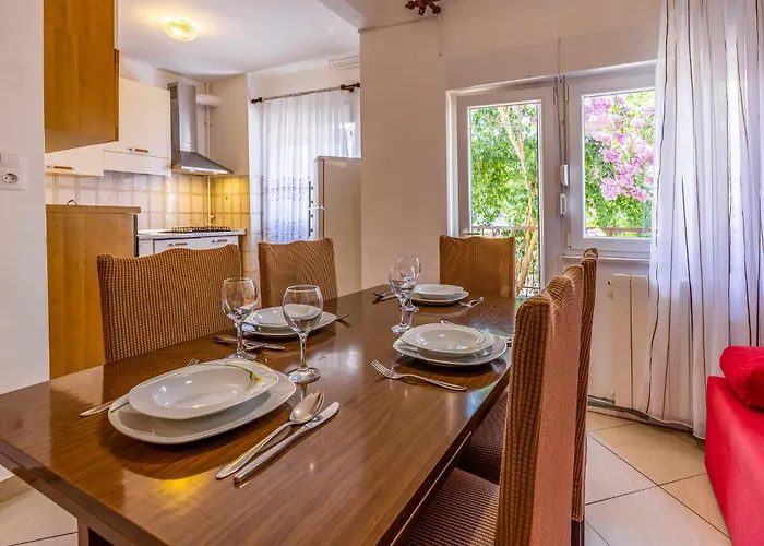 Three-bedroom In Appartement Medulin